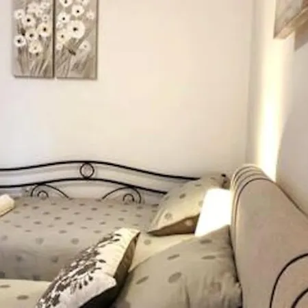 Lijepo Ureden Stan U Centru Grada Apartment Knin Exterior photo
