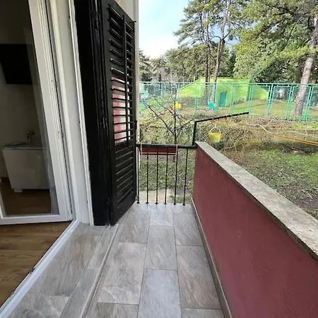 Lijepo Ureden Stan U Centru Grada Apartment Knin Exterior photo