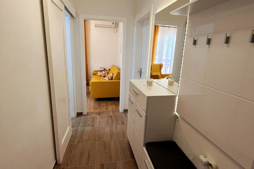 Lijepo Ureden Stan U Centru Grada Apartment