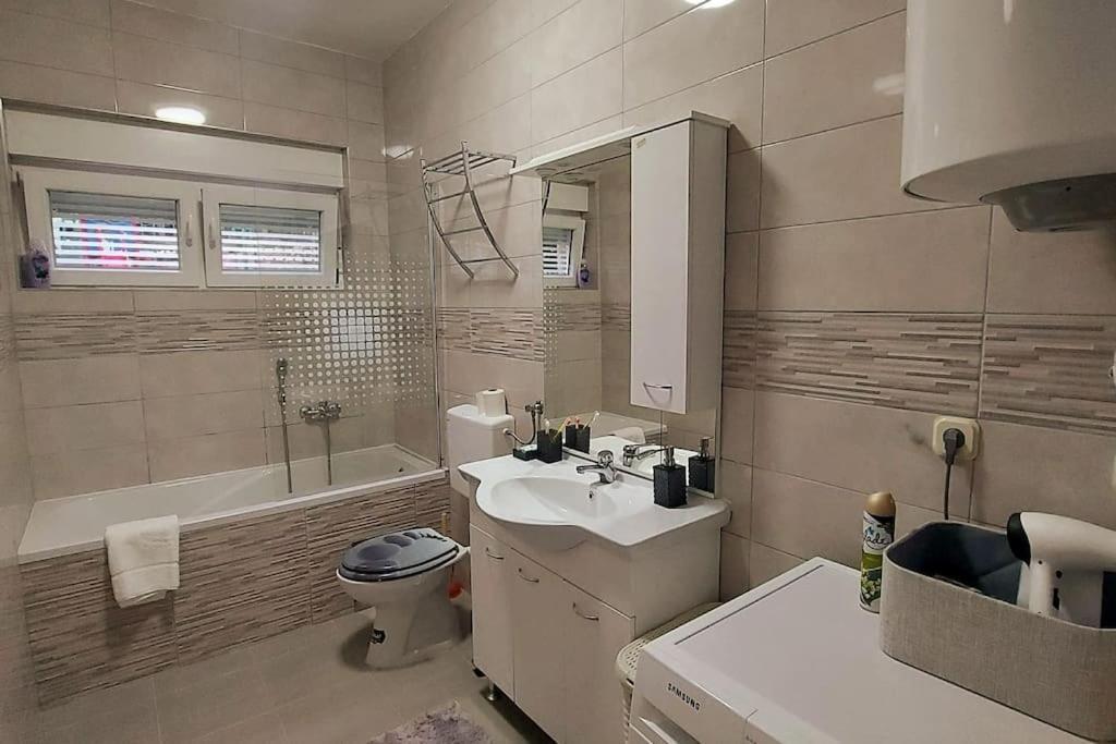 Lijepo Ureden Stan U Centru Grada Apartment Knin